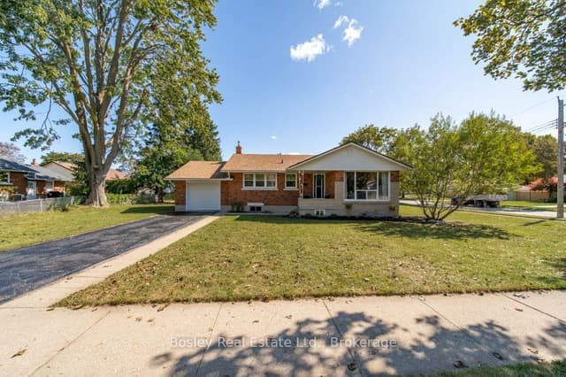 Detached at 18 Maywood Road, Kitchener, ON N2C 2A3