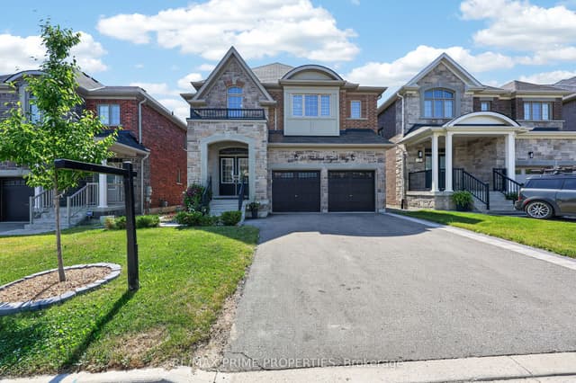 Detached at 28 Frederick Taylor Way, East Gwillimbury, ON L0G 1M0