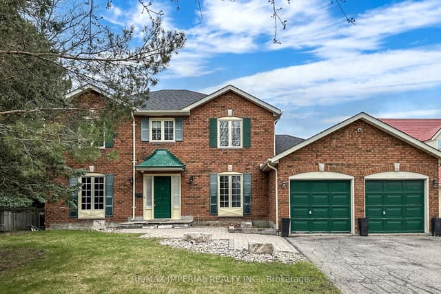 Detached at 2 Craigleith Crescent, Richmond Hill, ON L4E 2L5