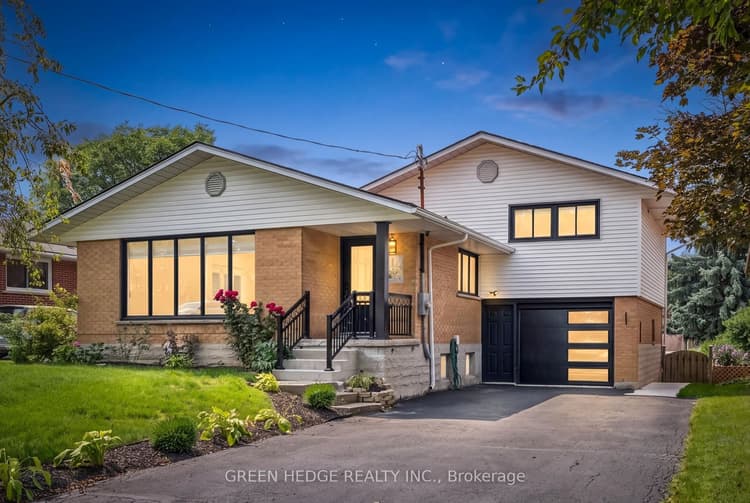 385 Village Crescent