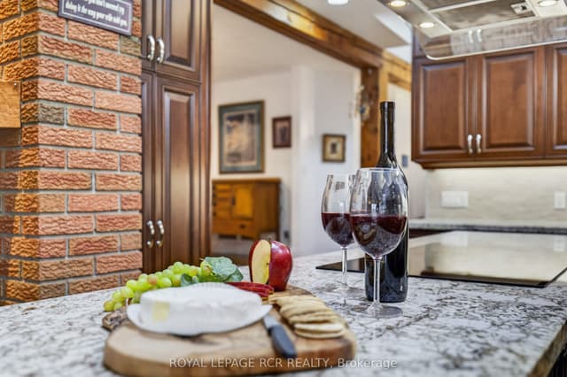 Detached at 16365 Bathurst Street, Newmarket, ON L3X 1Z8