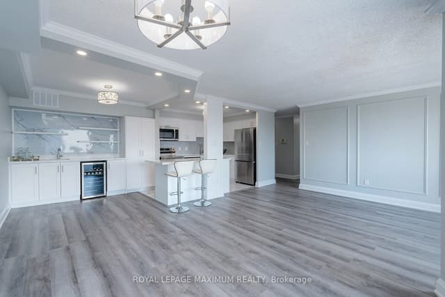 Condo Apartment at 50 Elm Drive E 1205, Mississauga, ON L5A 3X2