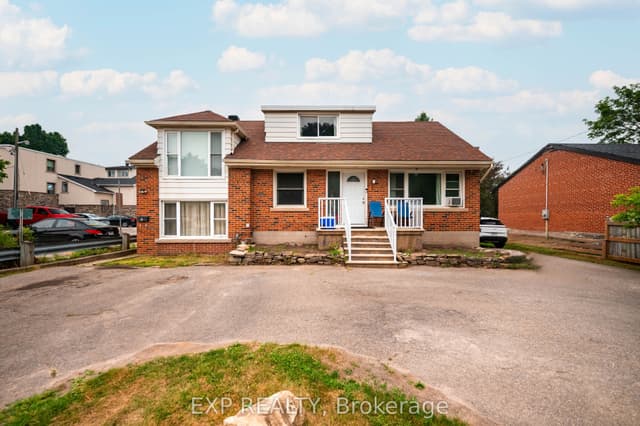 Triplex at 5 Fourth Avenue, Orangeville, ON L9W 1G5