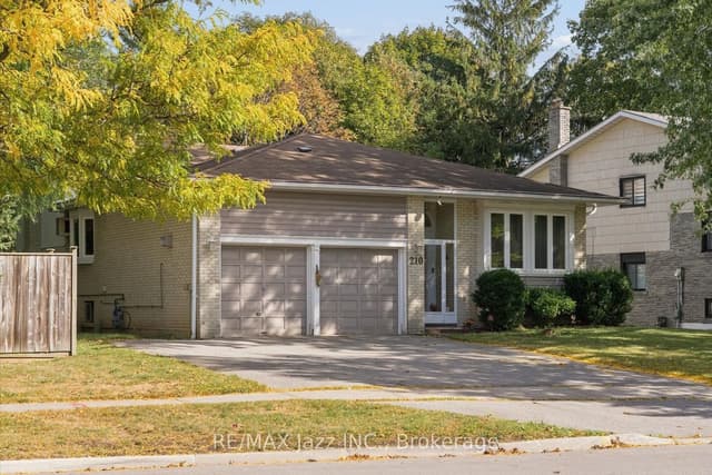 Detached at 210 Murray Drive, Aurora, ON L4G 2C5