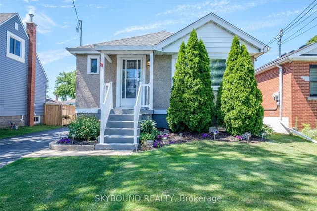Detached at 28 East 39th Street, Hamilton, ON L8V 4H1
