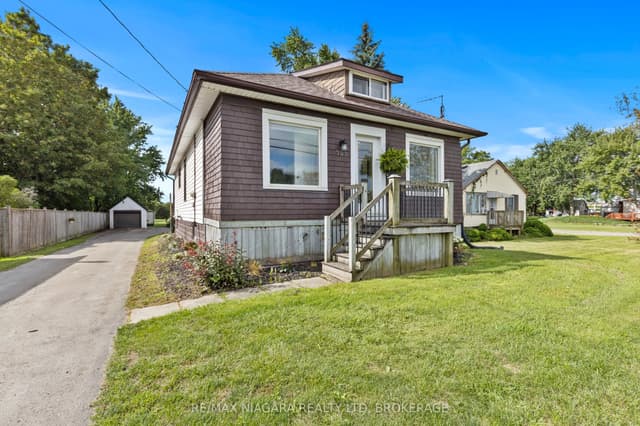 Detached at 702 Main Street, Port Colborne, ON L3K 5V4
