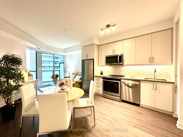 Condo Apartment at 85 Oneida Crescent 813, Richmond Hill, ON L4B 0H4
