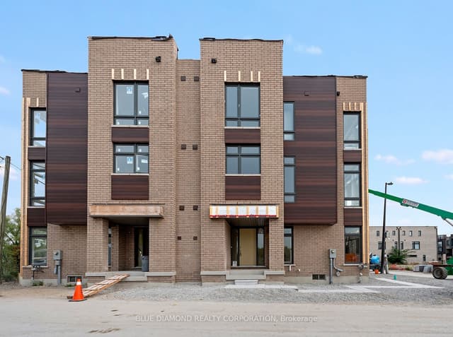 Att/Row/Townhouse at 4 Kintall Way, Vaughan, ON L4L 1V8