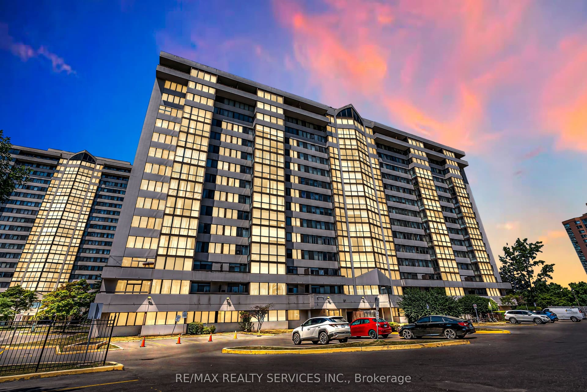 Suite 306 · Floor 3, Unit 306 · 21 Markbrook Lane N