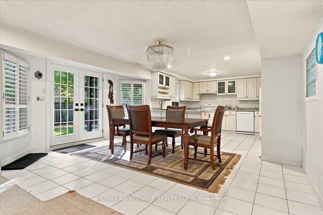 Detached at 1374 Heritage Way Lower, Oakville, ON L6M 3C9