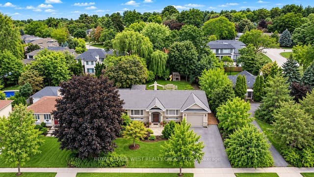 Detached at 1422 Rebecca Street, Oakville, ON L6L 1Z5