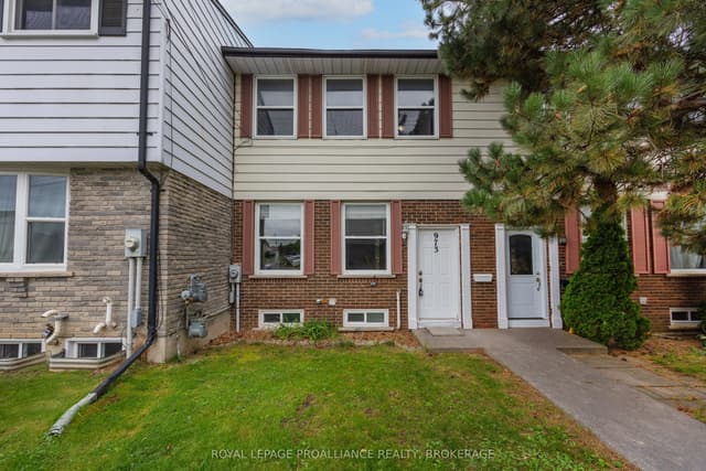 Condo Townhouse at 973 Oakview Avenue, Kingston, ON K7M 6W9