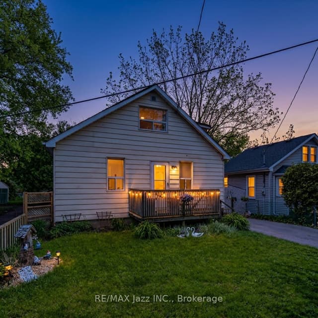 Detached at 162 College Avenue, Oshawa, ON L1J 1R4