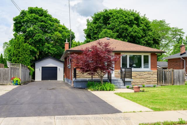 Detached at 150 Howard Avenue, Hamilton, ON L9A 2W8
