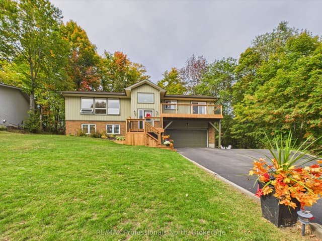 Detached at 1 Crestview Drive, Huntsville, ON P1H 1S8