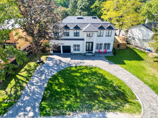 Detached at 150 WOLFDALE Avenue, Oakville, ON L6L 4S1