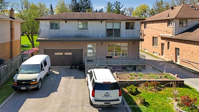 Detached at 197 Douglas Road, Richmond Hill, ON L4E 3H5