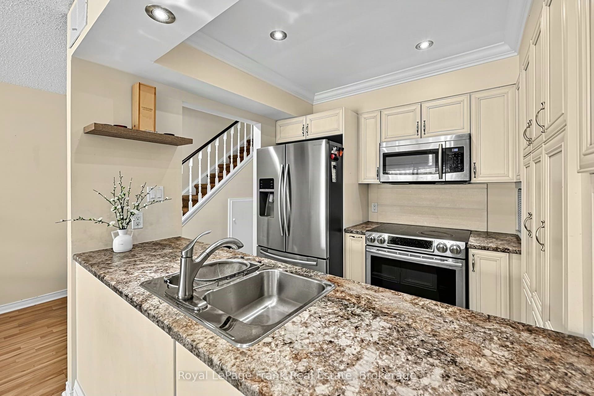 Suite 21, Unit 21 · 21 Laguna Pkwy