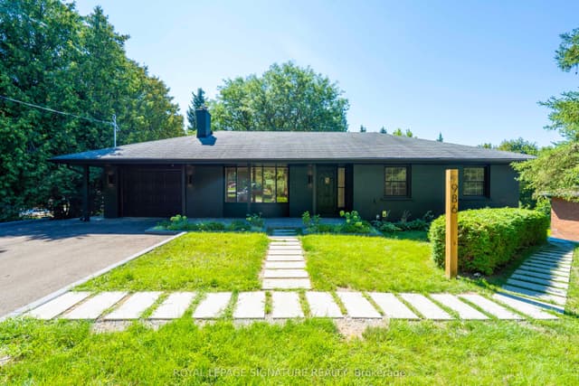 Detached at 986 Srigley Street, Newmarket, ON L3Y 1Y3