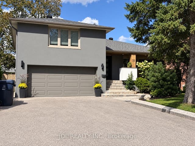 Detached at 32 Ashmount Crescent, Toronto, ON M9R 1C7, Toronto W09