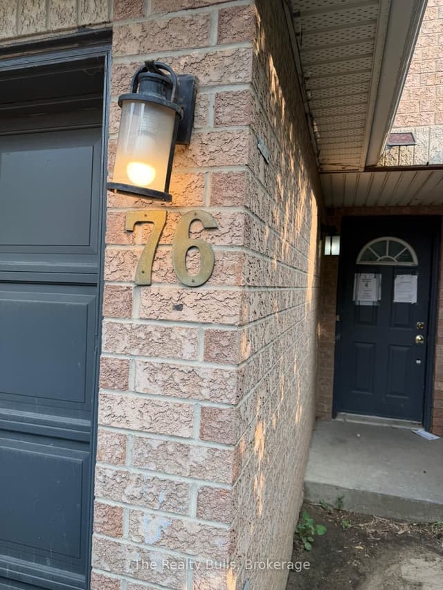 Condo Townhouse at 76 Spadina Road 76, Brampton, ON L6X 4X6