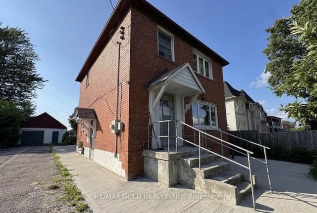 Detached at 15 Scarboro Street, Mississauga, ON L4T 1E3