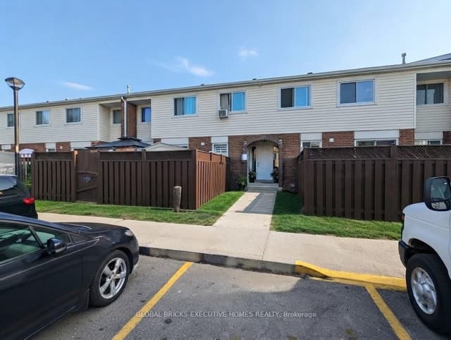 Condo Townhouse at 1010 Glen Street 124, Oshawa, ON L1J 3V1