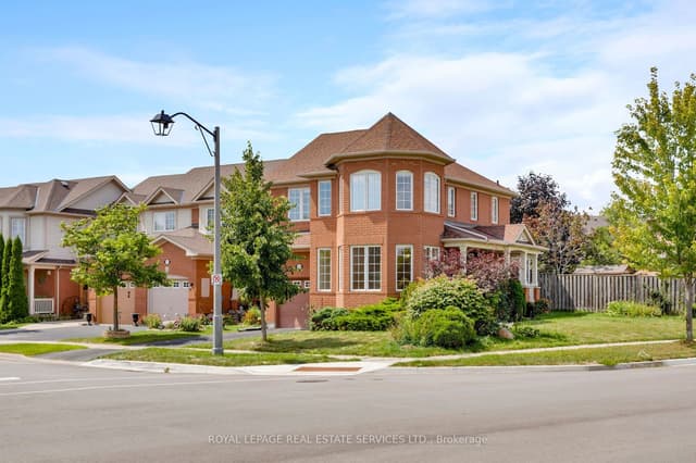 Att/Row/Townhouse at 2204 Grand Oak Trail, Oakville, ON L6M 4S6