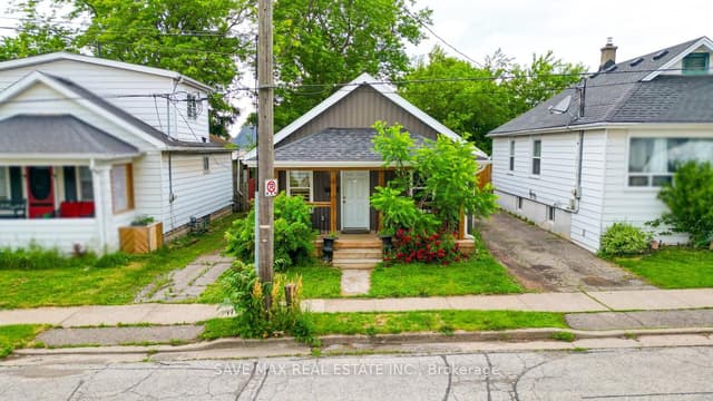 Detached at 10 Wills Street, St. Catharines, ON L2P 2W4