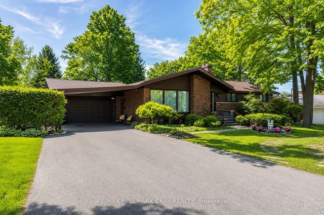Detached at 1009 FAIRBAIRN Street, Peterborough, ON K9K 1C1