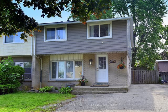 Semi-Detached at 1091 Upper Wellington Street, Hamilton, ON L9A 3S5