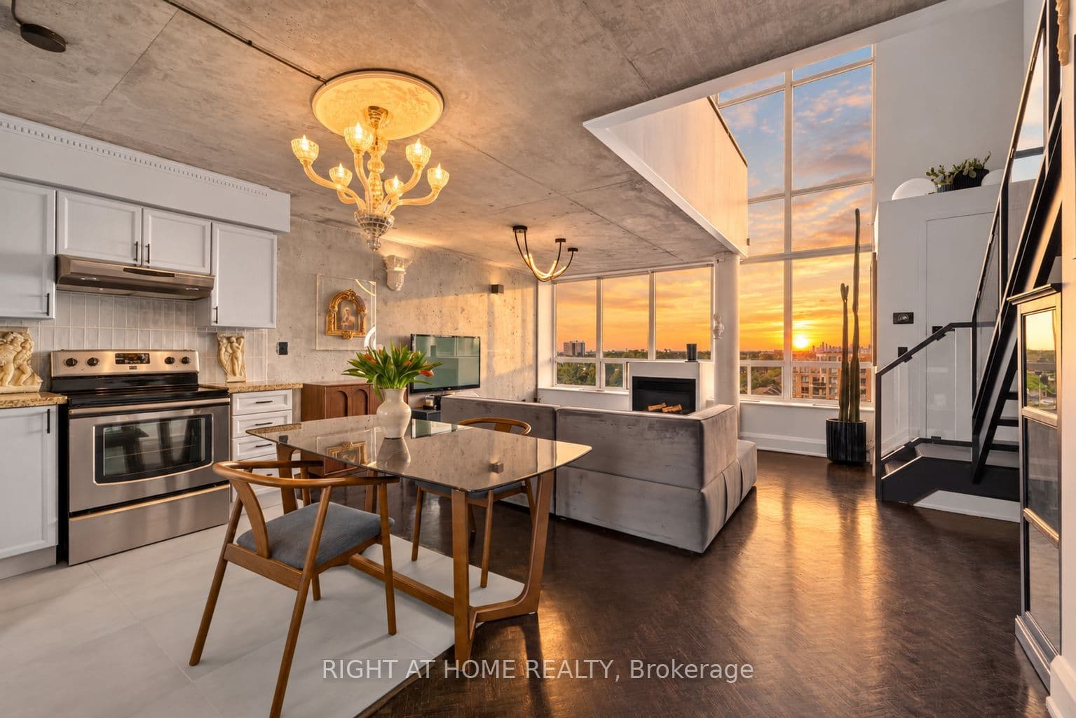 Suite 612 · Floor 6, Unit 612 · 250 Manitoba St