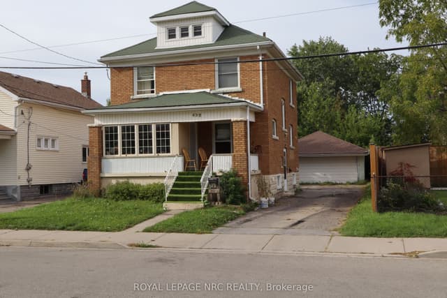 Detached at 4911 Maple Street, Niagara Falls, ON L2E 2M6