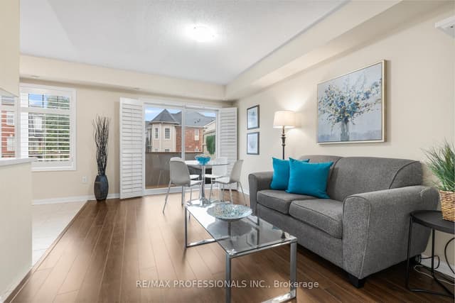 Condo Apartment at 3025 Elmcreek Road 5, Mississauga, ON L5B 0B6