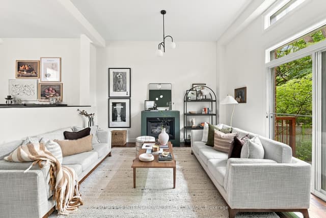 Detached at 60 Poulett Street, Toronto, ON M5A 1Z5, Toronto C08