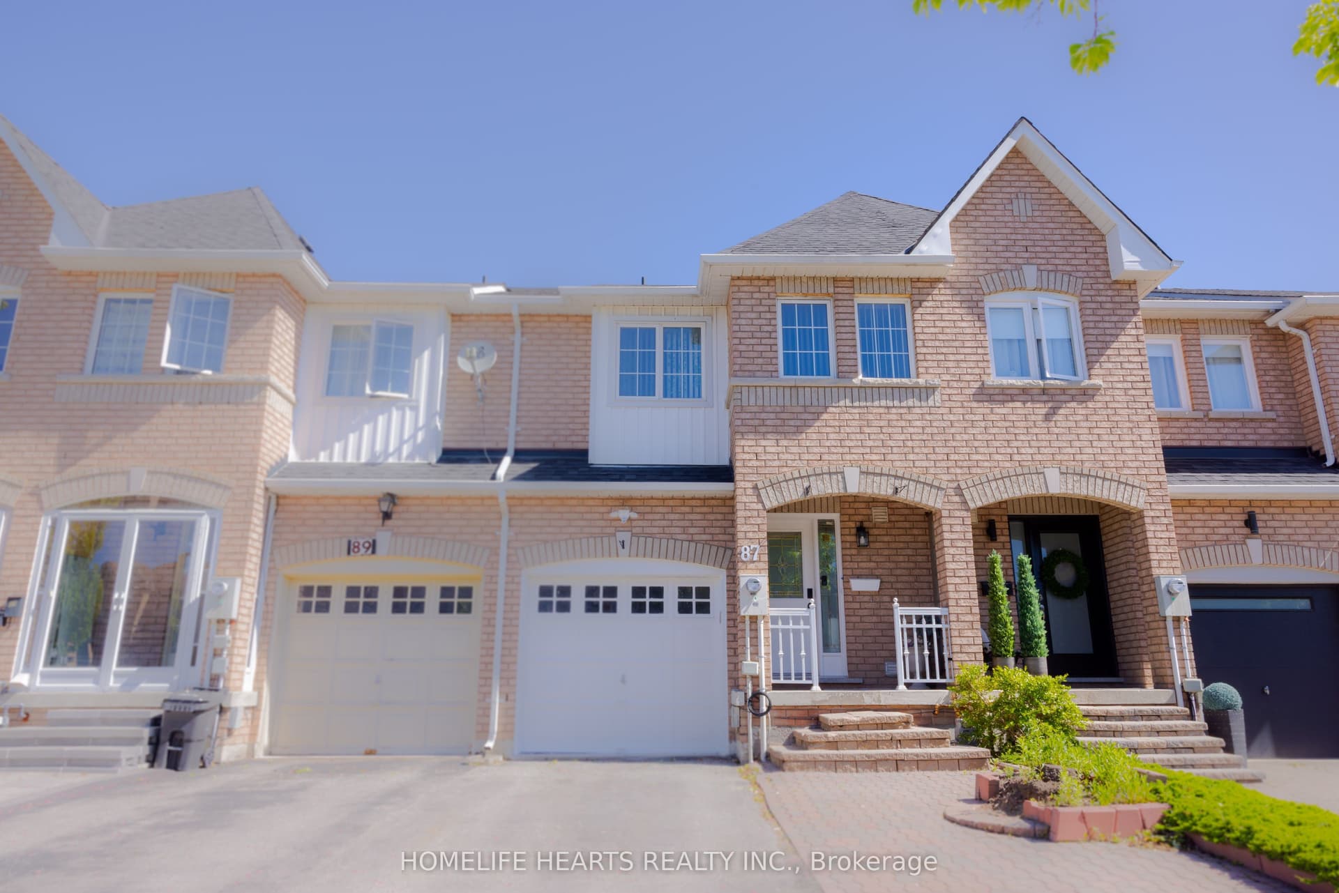 87 Sunfield Road in M3M
