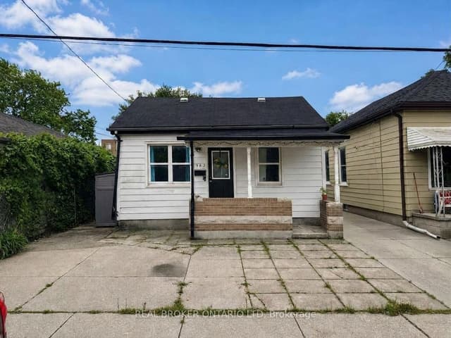 Detached at 563 South Street S, London East, ON N6B 1C5