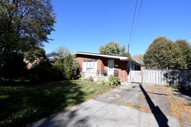 Duplex at 5 RONALDSHAY Avenue, Hamilton, ON L9A 3B2