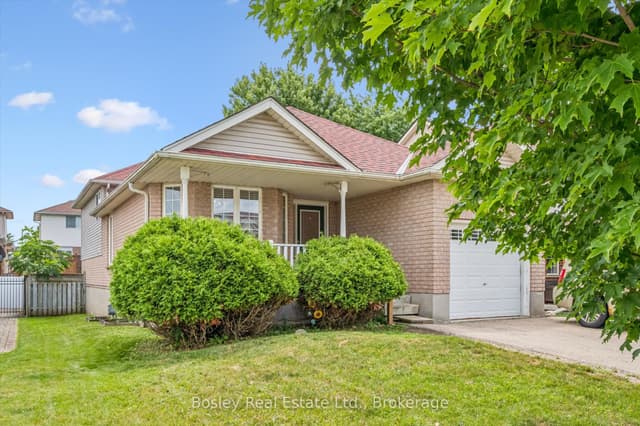Detached at 4 Hayward Crescent, Guelph, ON N1G 5A5