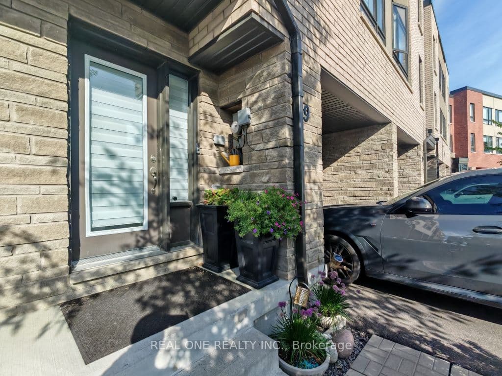 19 Woodstream Drive in M9W