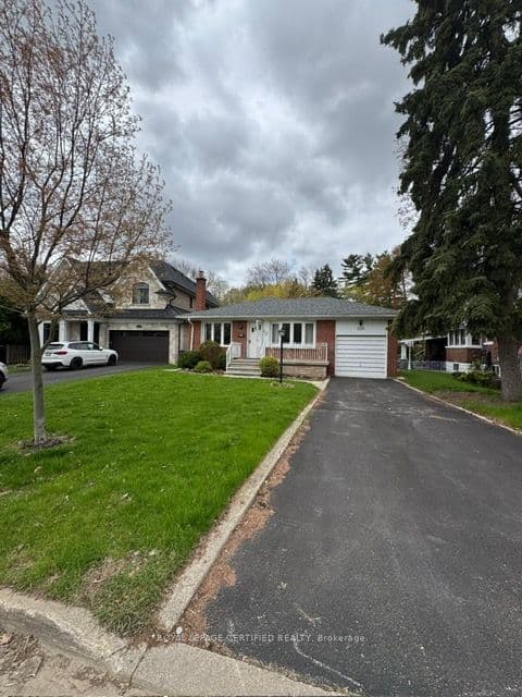 Detached at 1540 Trotwood Avenue, Mississauga, ON L5G 3Z9