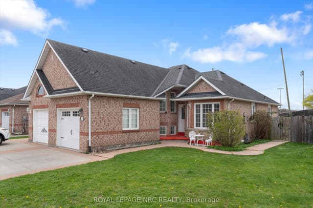 Att/Row/Townhouse at 147 St Lawrence Drive, Welland, ON L3C 7H6