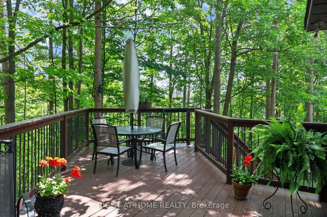 Detached at 5 Pine Point, Oro-Medonte, ON L4M 4Y8