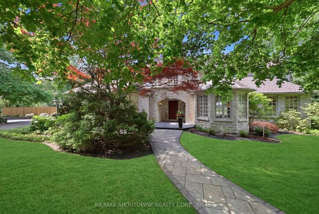 Detached at 437 Cairncroft Road, Oakville, ON L6J 4N1