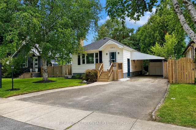 Detached at 131 Bond Street, London South, ON N6C 1W6