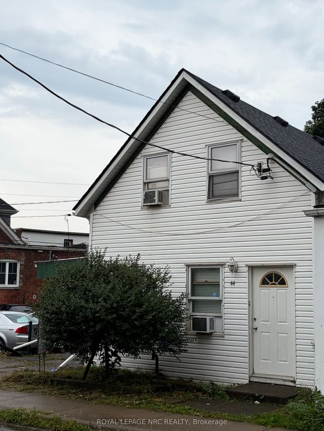 Duplex at 44 North Street, St. Catharines, ON L2R 2S5