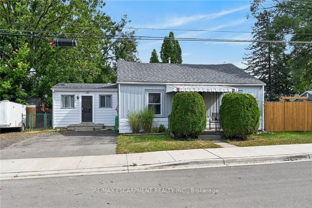 Detached at 82 Division Street, Brantford, ON N3S 2P5