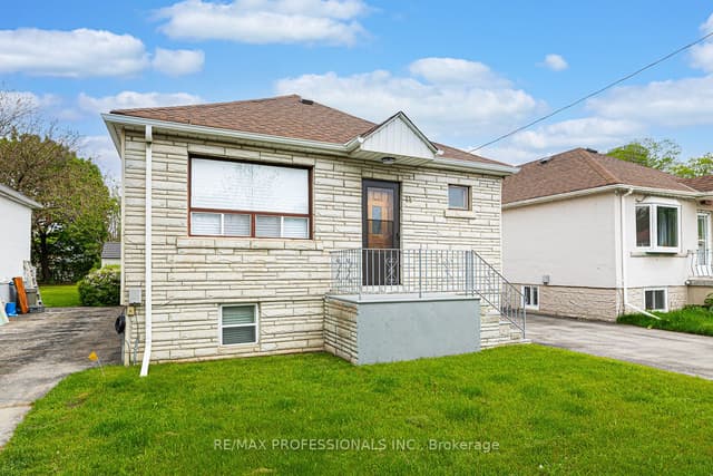 Detached at 11 Stock Avenue, Toronto, ON M8Z 5C3, Toronto W08