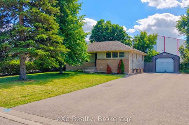 Detached at 18 Willowdale Street, Brantford, ON N3T 5L7