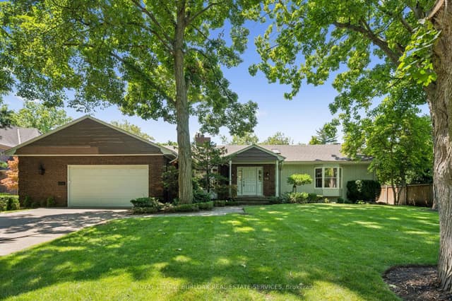 Detached at 138 Appleby Place, Burlington, ON L7L 2X1
